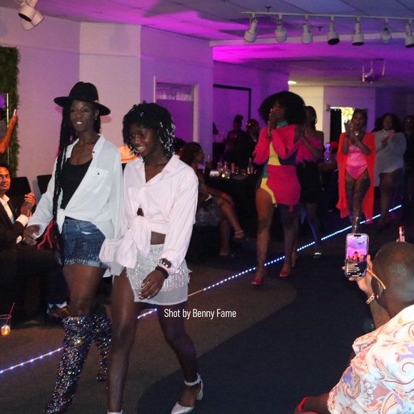 Meet your Posher, Queen - Picture 6 of 7